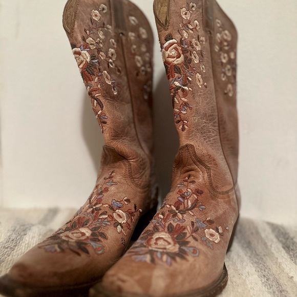 Shyanne Maisie Floral Embroidered Western Leather Boots - Picture 3 of 5